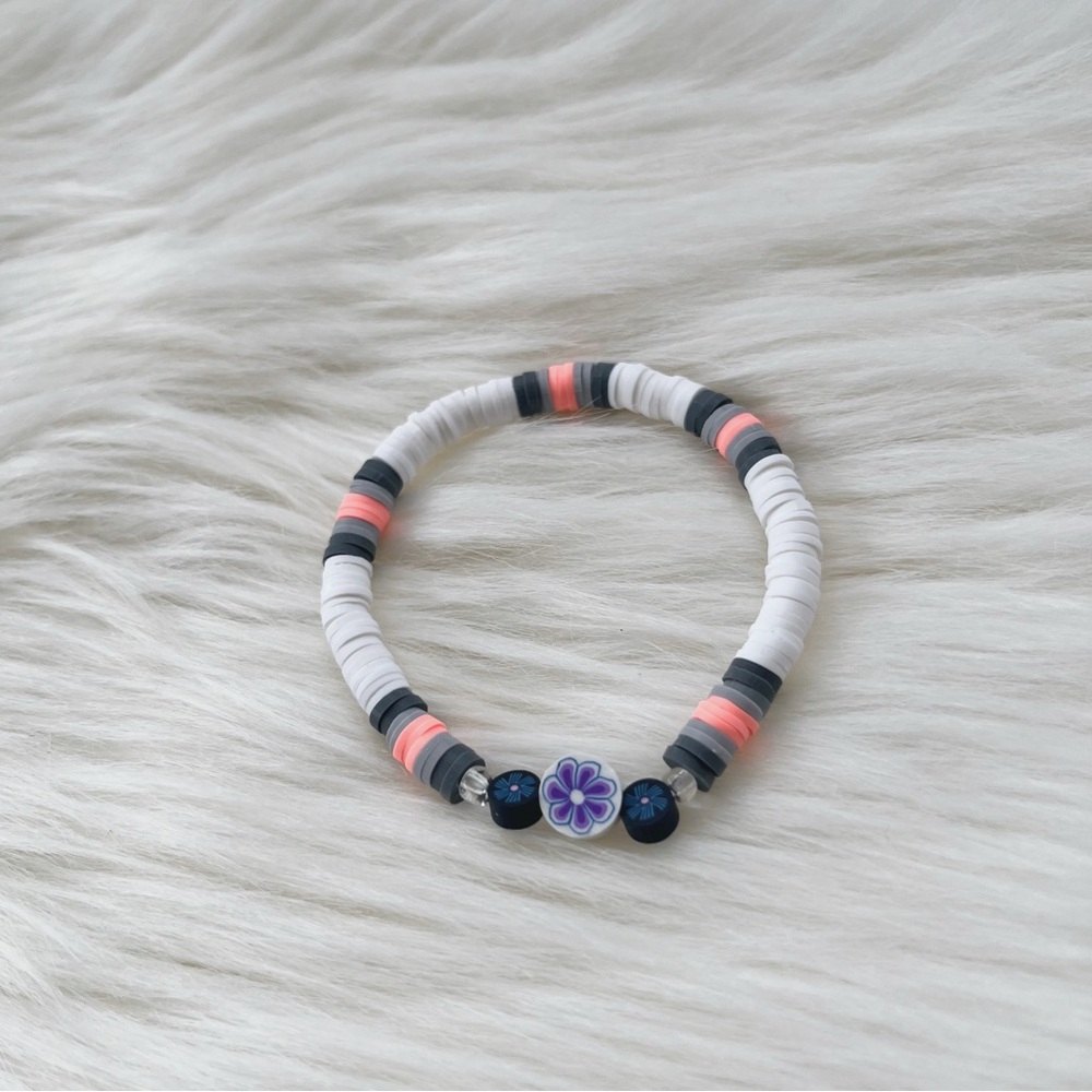 NEW Handmade Heishi Beaded Bracelet with flower charm summer fun everyday wear🌺